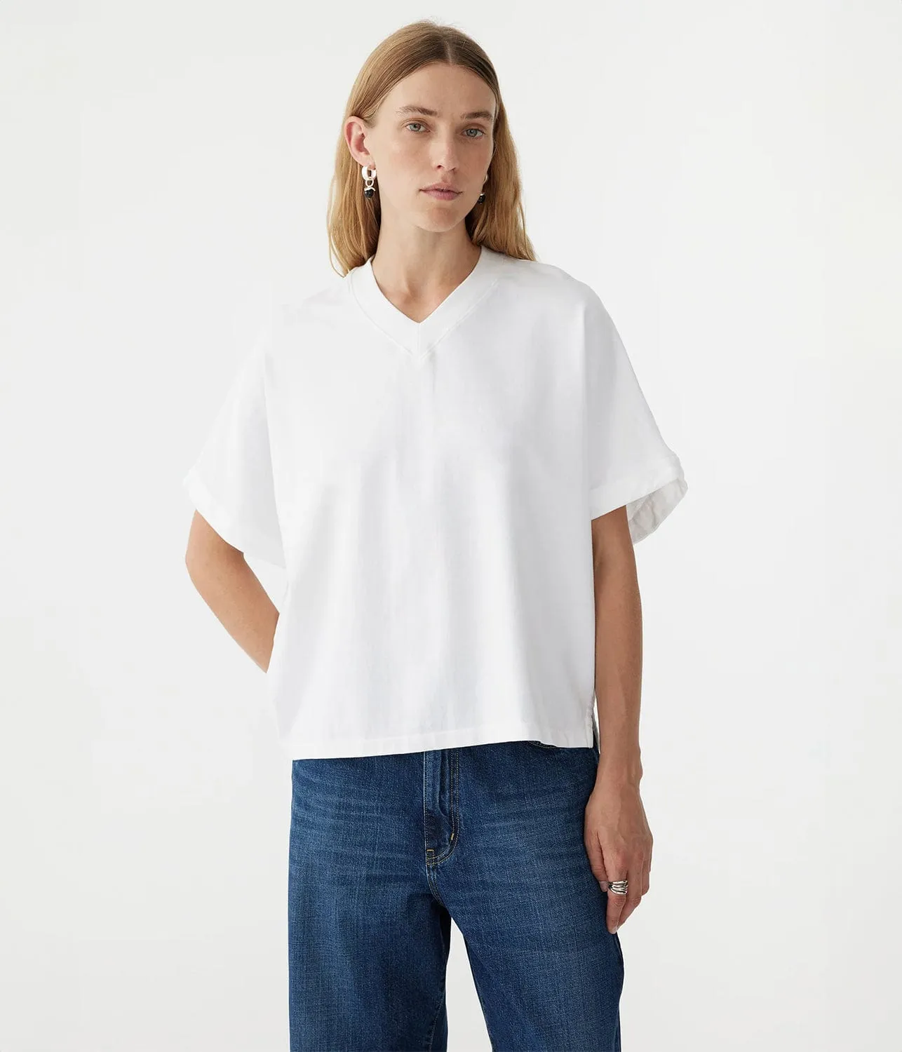 BOXY V-NECK TEE- WHITE