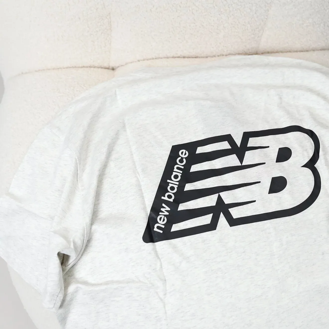 New Balance Essentials Graphic Logo Tee [MT23514]